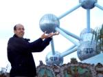 Helping the Atomium